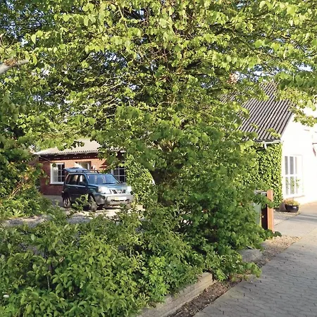 5 Bedroom Stunning In Bredebro 度假居 *